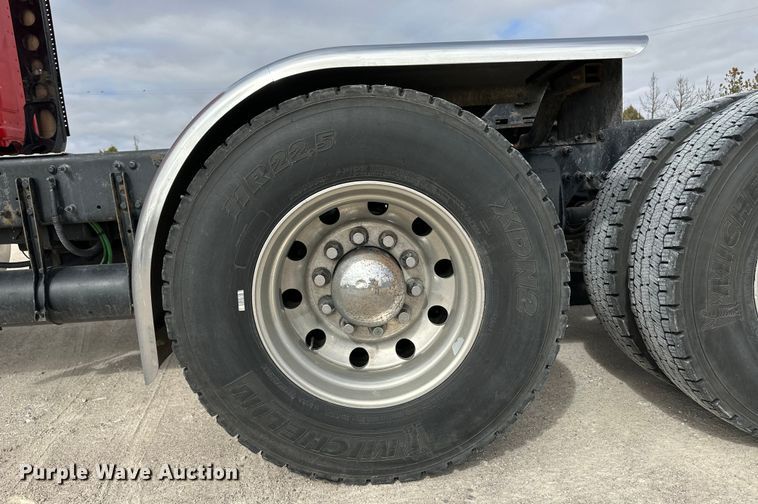 image for item OA9641 2016 Freightliner Cascadia semi truck