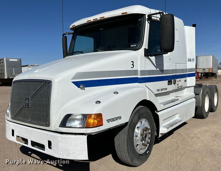 image for item OA9687 1999 Volvo semi truck