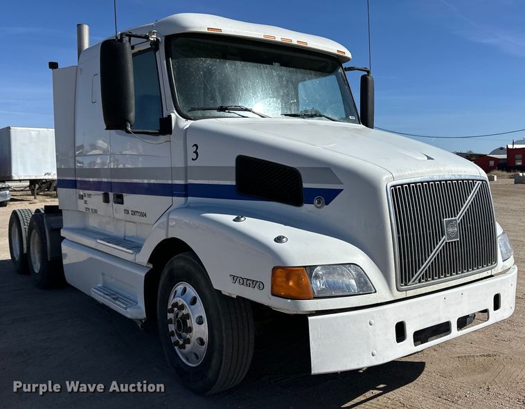 image for item OA9687 1999 Volvo semi truck