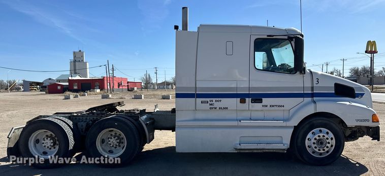 image for item OA9687 1999 Volvo semi truck