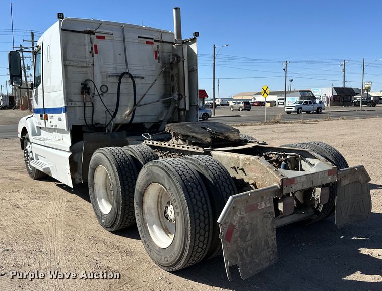 image for item OA9687 1999 Volvo semi truck