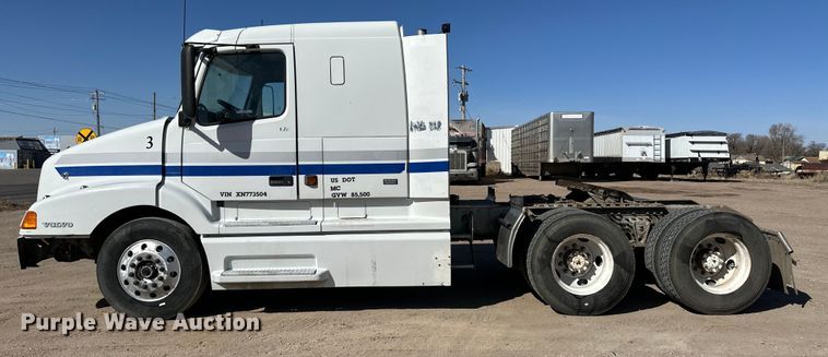 image for item OA9687 1999 Volvo semi truck