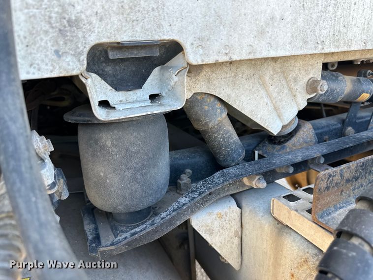 image for item OA9687 1999 Volvo semi truck