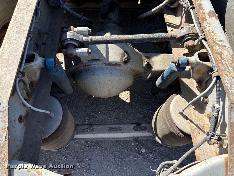 image for item OA9687 1999 Volvo semi truck