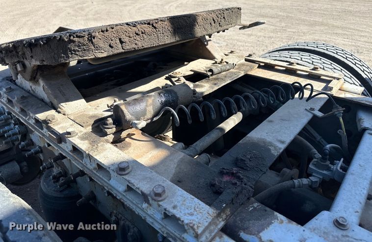 image for item OA9687 1999 Volvo semi truck