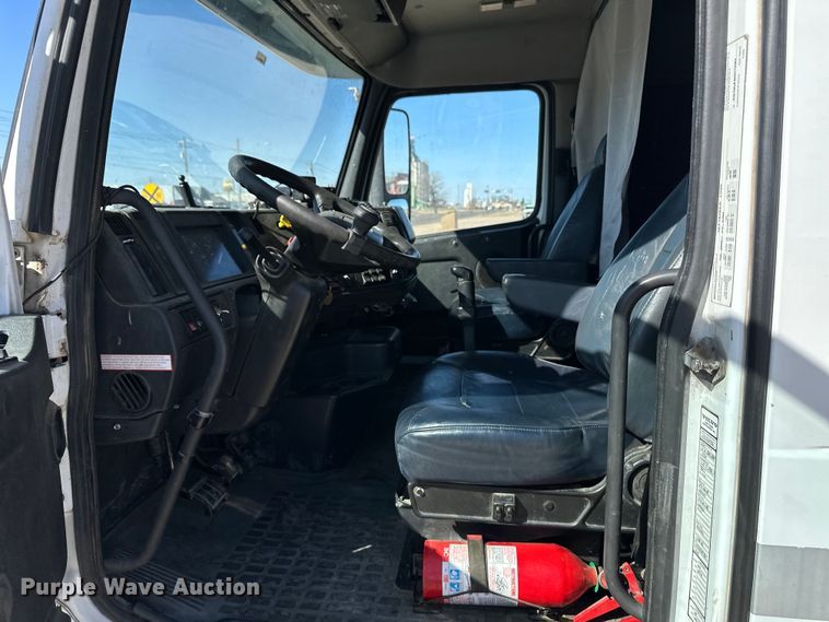 image for item OA9687 1999 Volvo semi truck