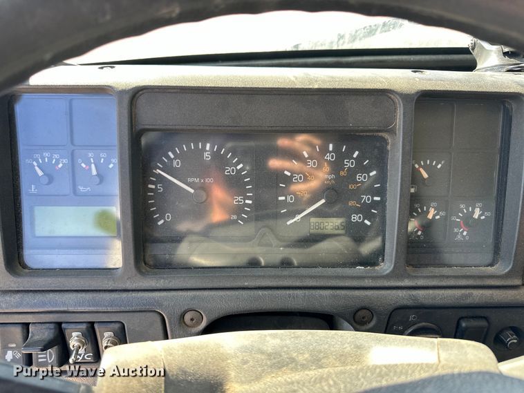 image for item OA9687 1999 Volvo semi truck