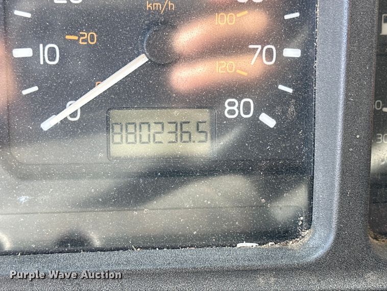 image for item OA9687 1999 Volvo semi truck