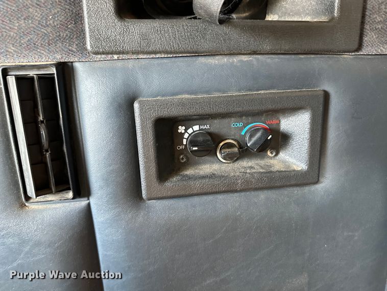 image for item OA9687 1999 Volvo semi truck