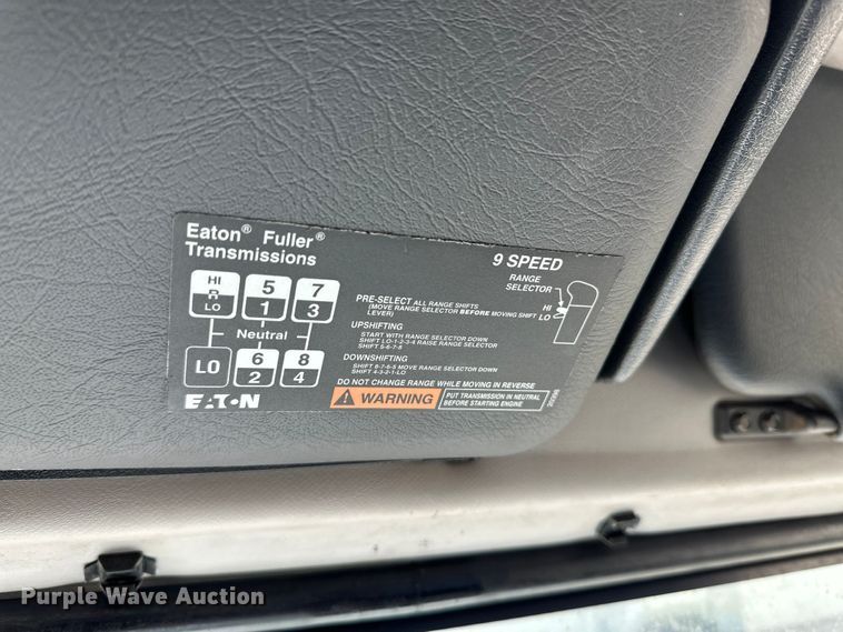 image for item OA9687 1999 Volvo semi truck