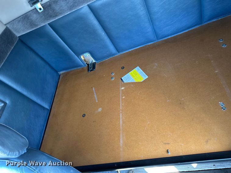 image for item OA9687 1999 Volvo semi truck