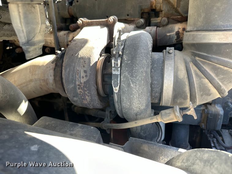 image for item OA9687 1999 Volvo semi truck