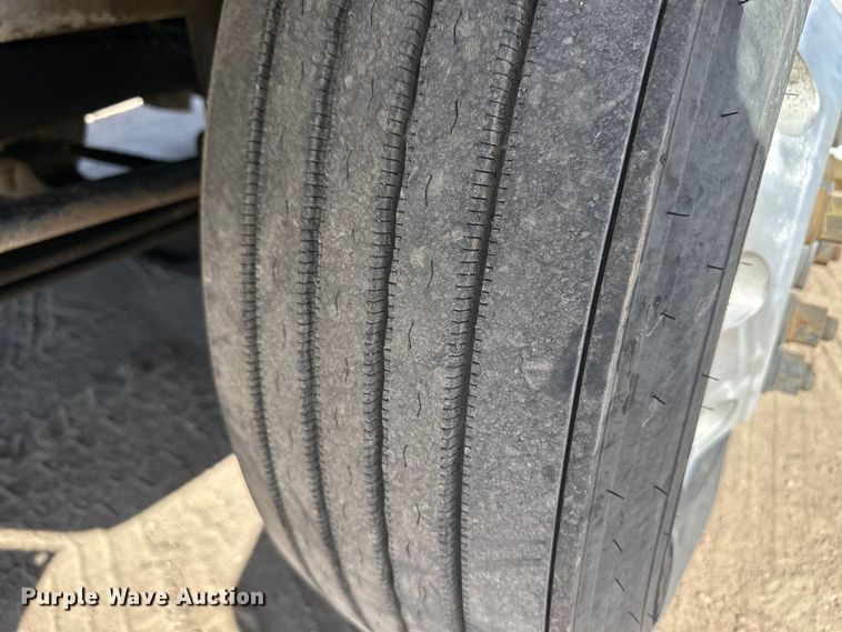 image for item OA9687 1999 Volvo semi truck