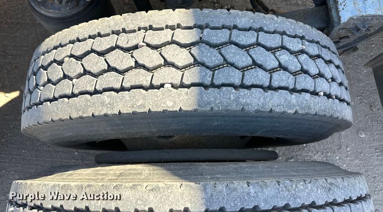 image for item OA9687 1999 Volvo semi truck