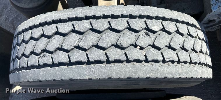 image for item OA9687 1999 Volvo semi truck