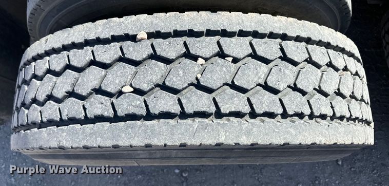 image for item OA9687 1999 Volvo semi truck