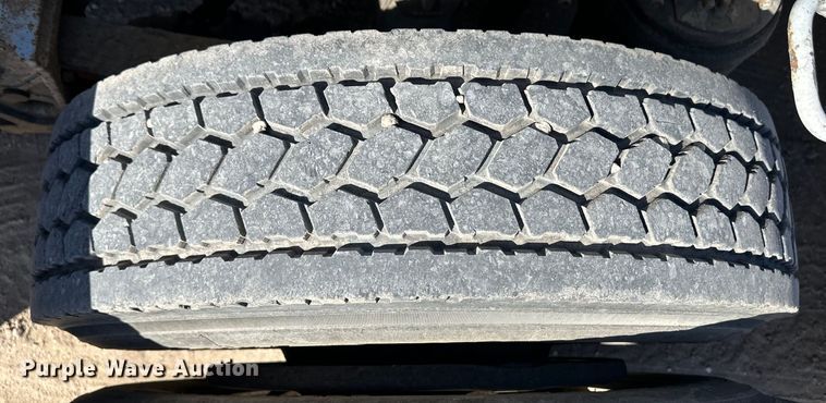 image for item OA9687 1999 Volvo semi truck