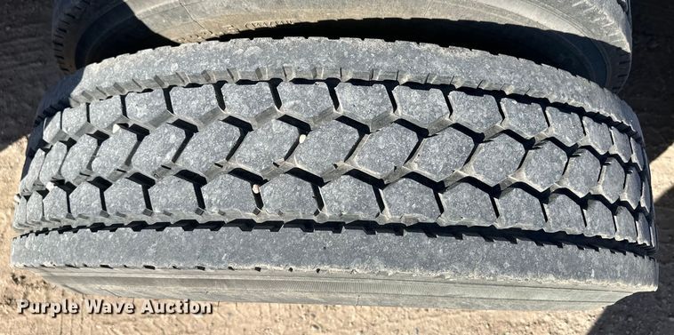 image for item OA9687 1999 Volvo semi truck