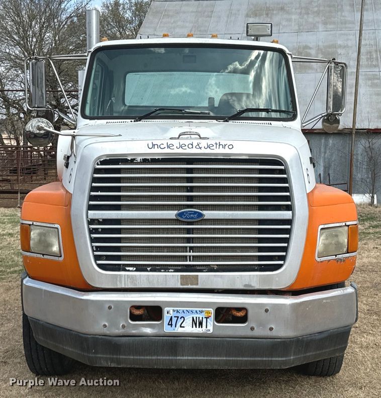 image for item OJ9674 1996 Ford L9000 Aeromax semi truck