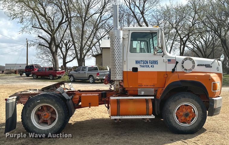 image for item OJ9674 1996 Ford L9000 Aeromax semi truck