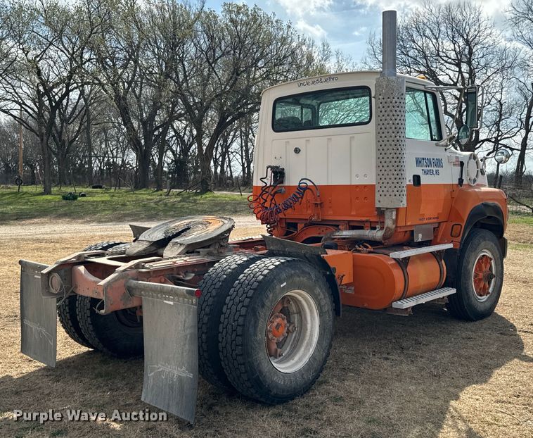 image for item OJ9674 1996 Ford L9000 Aeromax semi truck