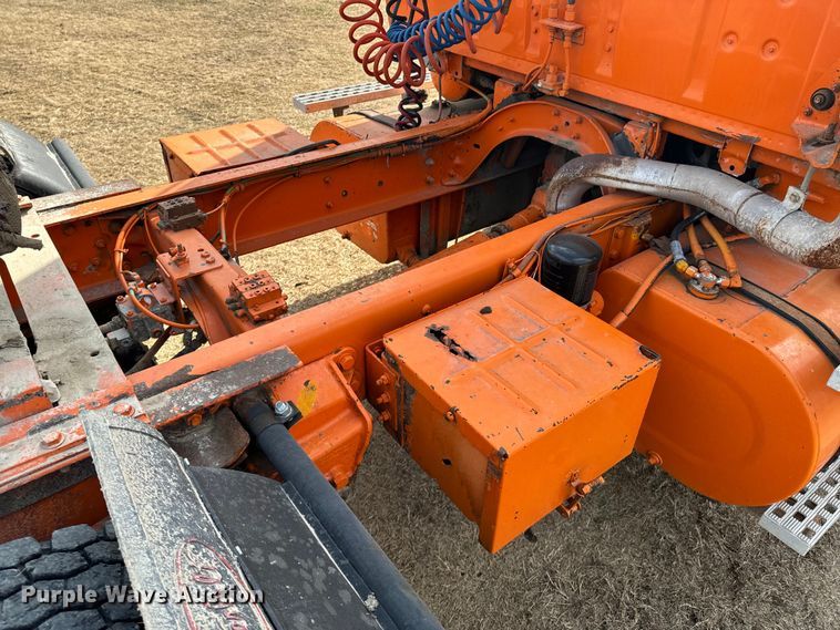 image for item OJ9674 1996 Ford L9000 Aeromax semi truck