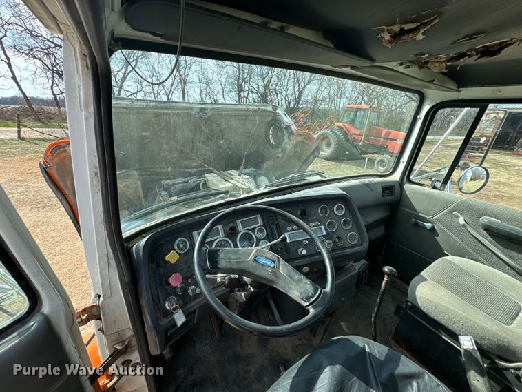image for item OJ9674 1996 Ford L9000 Aeromax semi truck