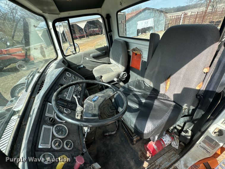 image for item OJ9674 1996 Ford L9000 Aeromax semi truck