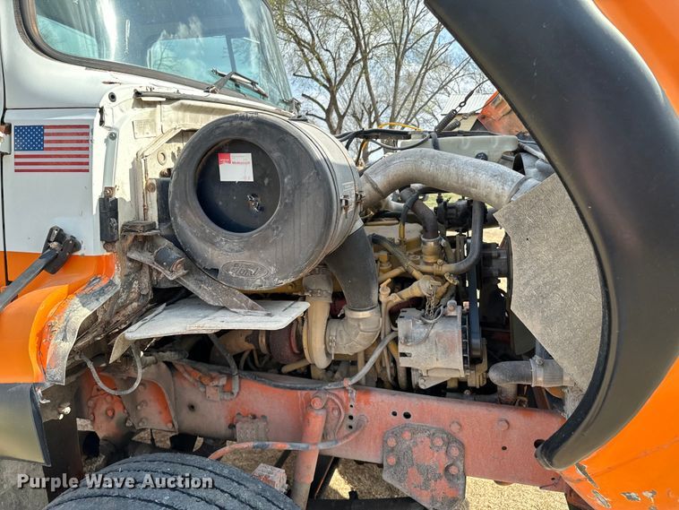 image for item OJ9674 1996 Ford L9000 Aeromax semi truck