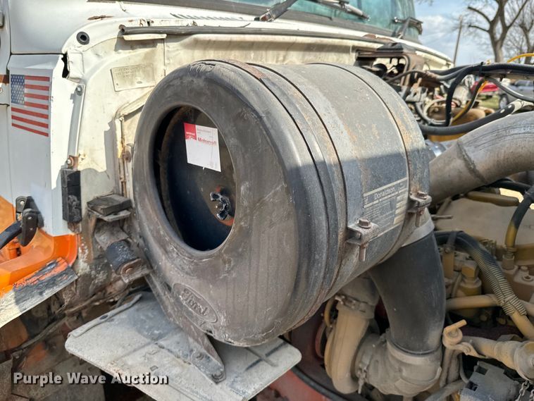 image for item OJ9674 1996 Ford L9000 Aeromax semi truck