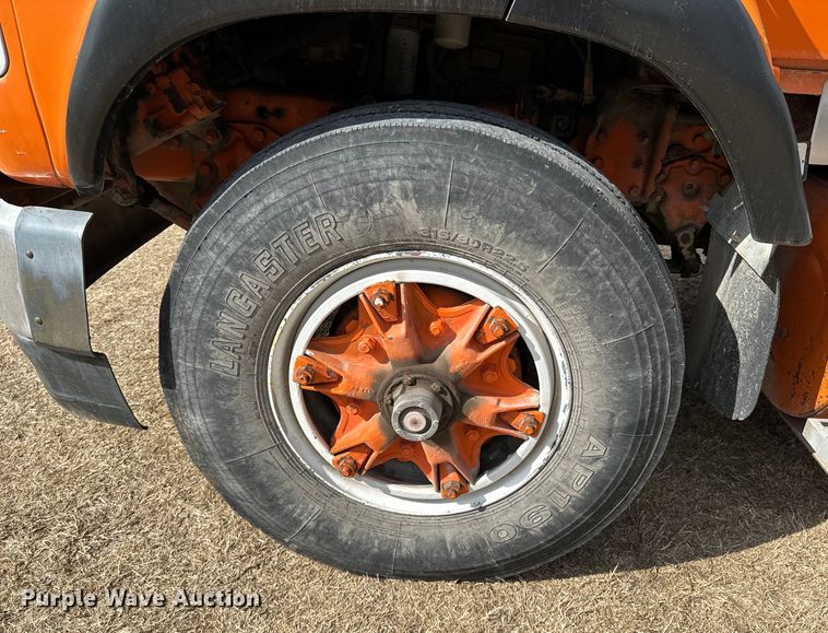 image for item OJ9674 1996 Ford L9000 Aeromax semi truck