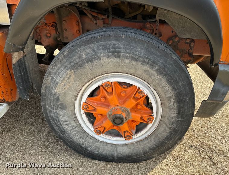 image for item OJ9674 1996 Ford L9000 Aeromax semi truck