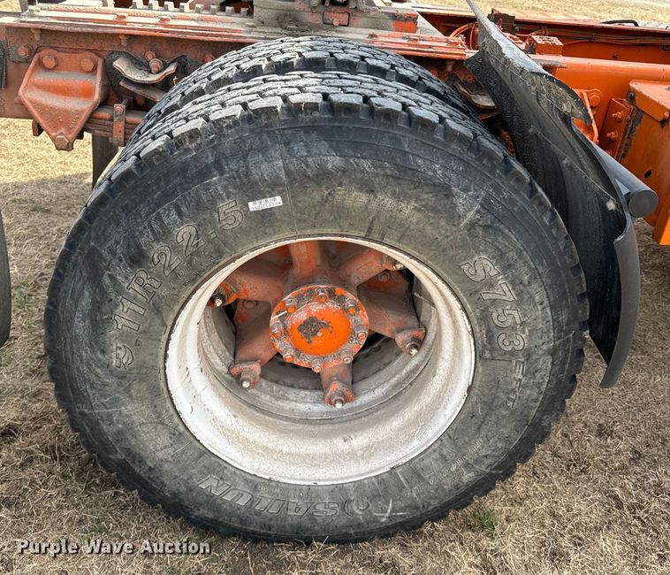 image for item OJ9674 1996 Ford L9000 Aeromax semi truck