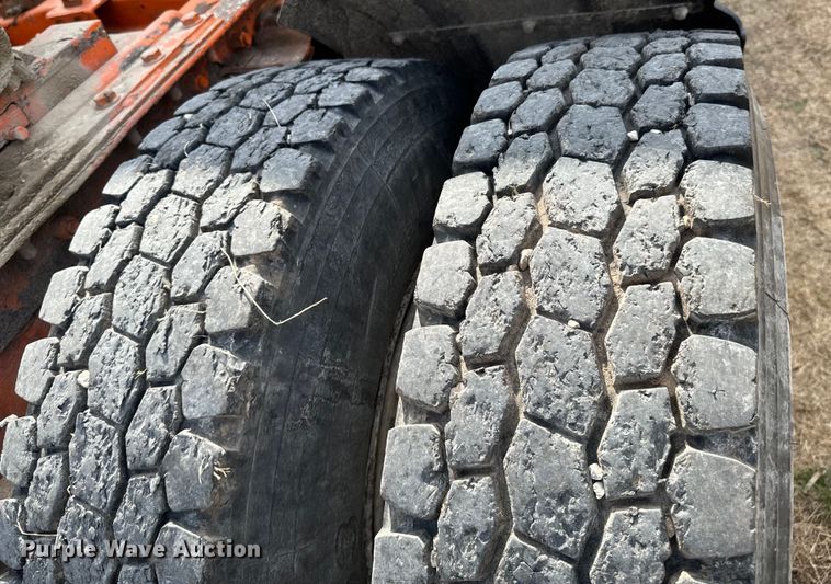 image for item OJ9674 1996 Ford L9000 Aeromax semi truck