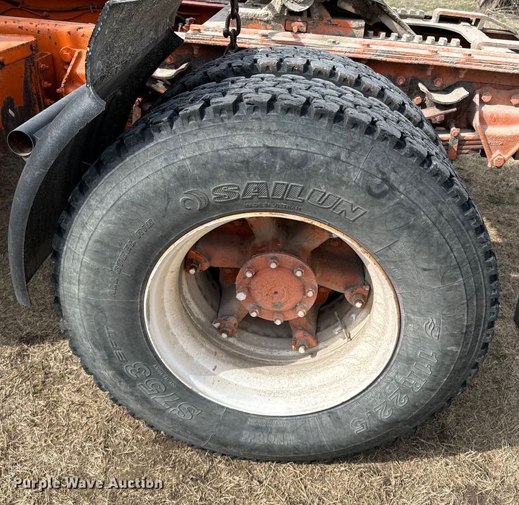 image for item OJ9674 1996 Ford L9000 Aeromax semi truck