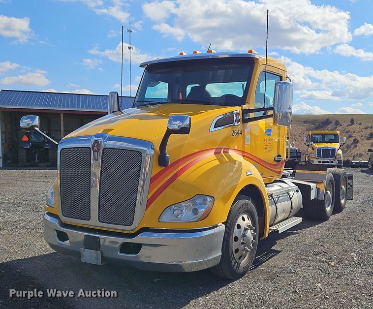 image for item OK9794 2020 Kenworth  T680 semi truck