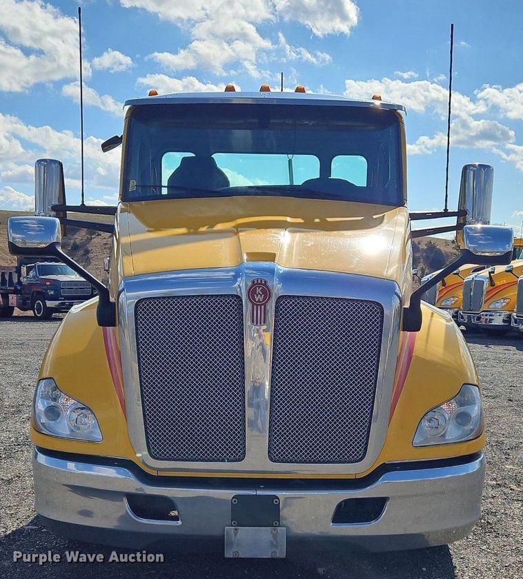 image for item OK9794 2020 Kenworth  T680 semi truck