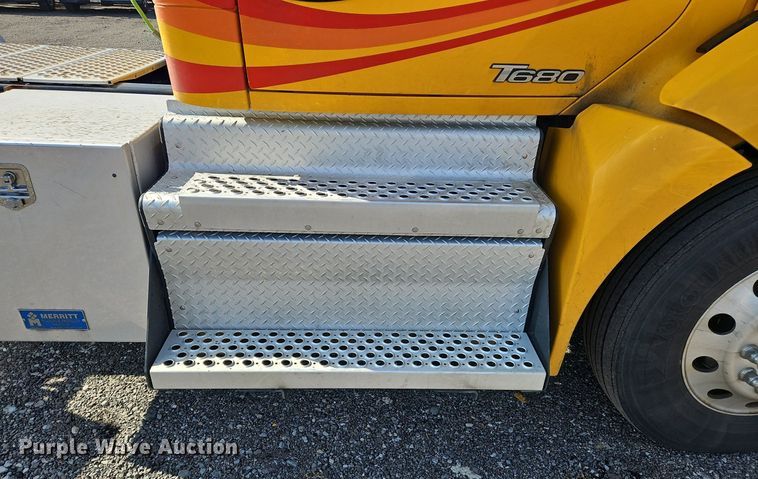 image for item OK9794 2020 Kenworth  T680 semi truck