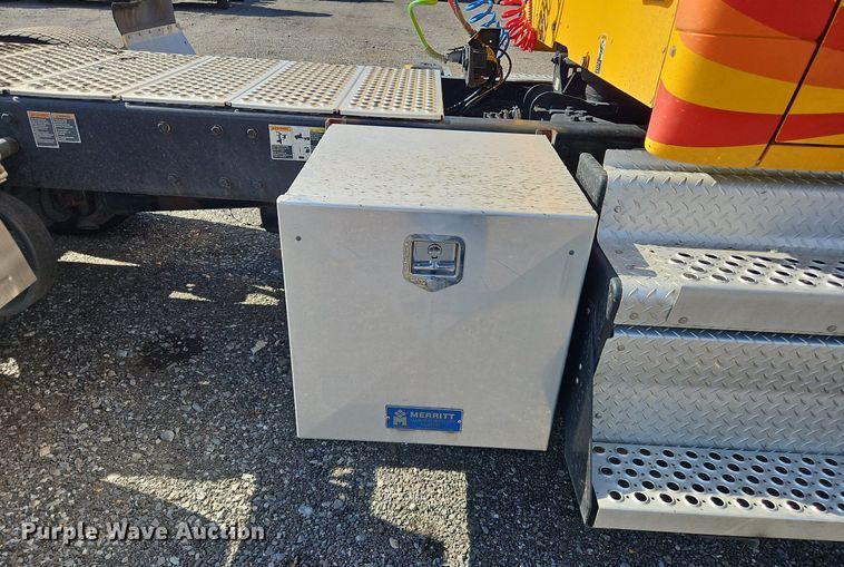 image for item OK9794 2020 Kenworth  T680 semi truck