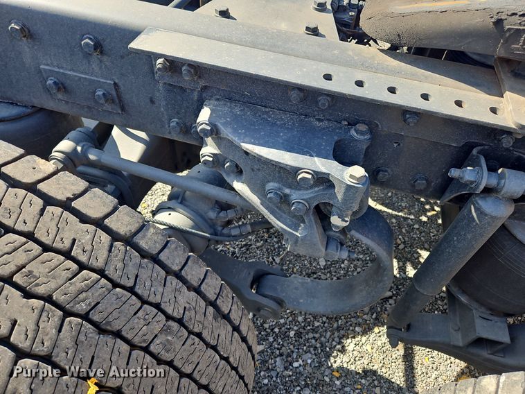 image for item OK9794 2020 Kenworth  T680 semi truck