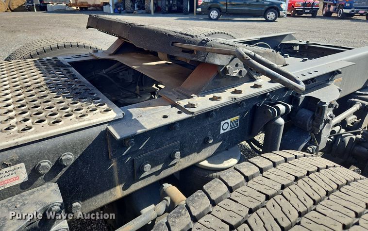 image for item OK9794 2020 Kenworth  T680 semi truck