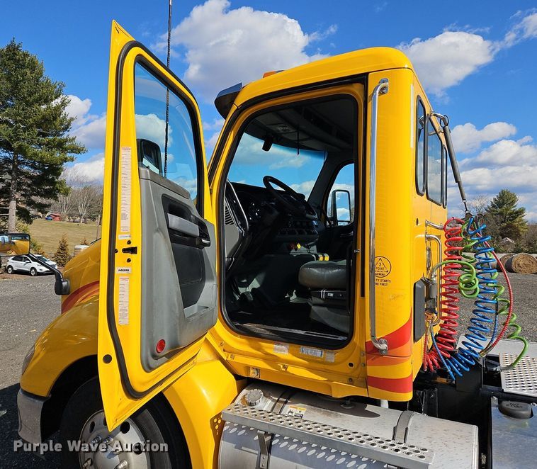 image for item OK9794 2020 Kenworth  T680 semi truck