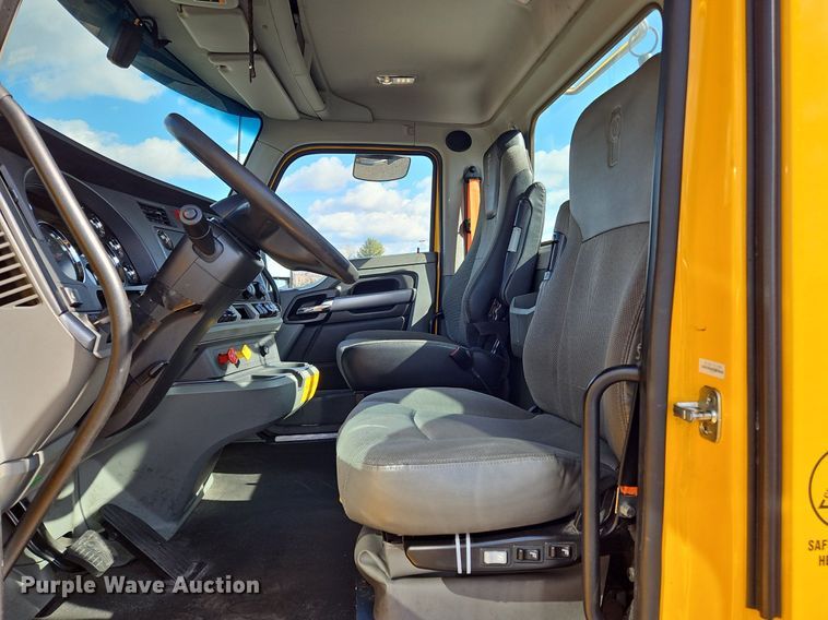 image for item OK9794 2020 Kenworth  T680 semi truck