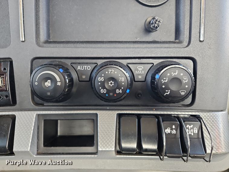 image for item OK9794 2020 Kenworth  T680 semi truck