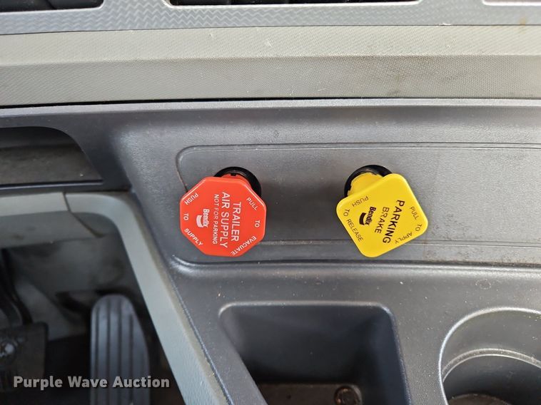 image for item OK9794 2020 Kenworth  T680 semi truck