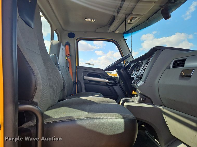 image for item OK9794 2020 Kenworth  T680 semi truck