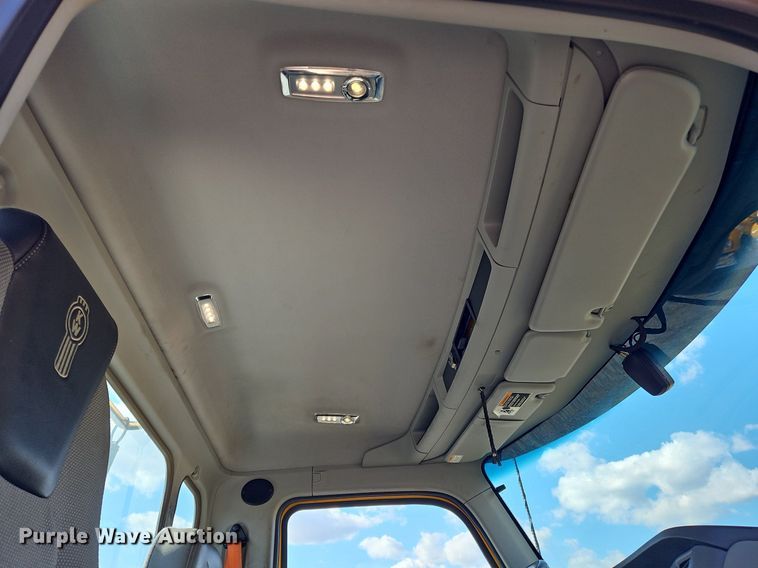 image for item OK9794 2020 Kenworth  T680 semi truck