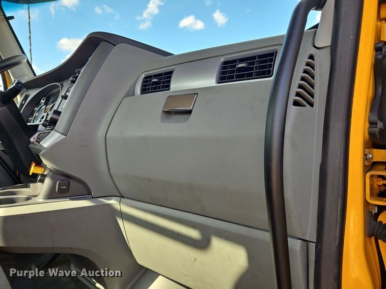 image for item OK9794 2020 Kenworth  T680 semi truck