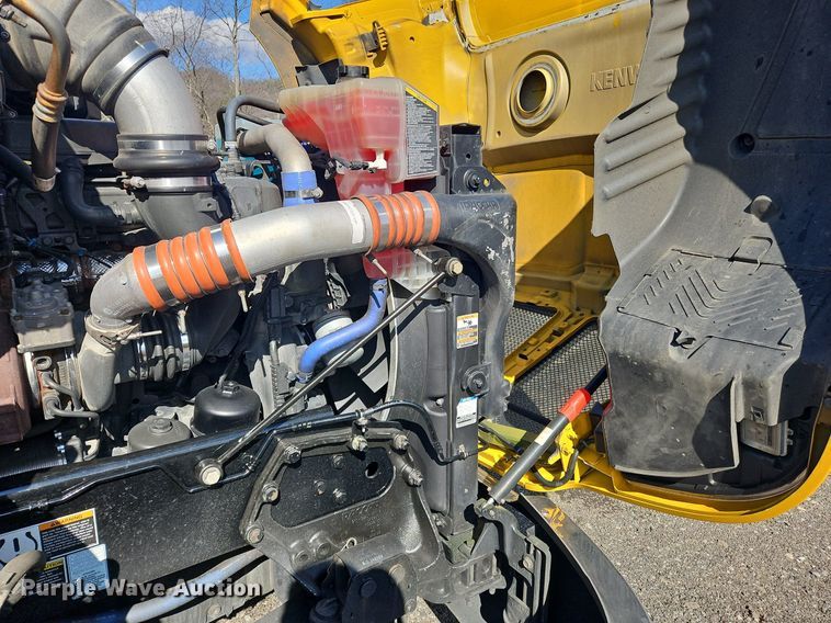 image for item OK9794 2020 Kenworth  T680 semi truck