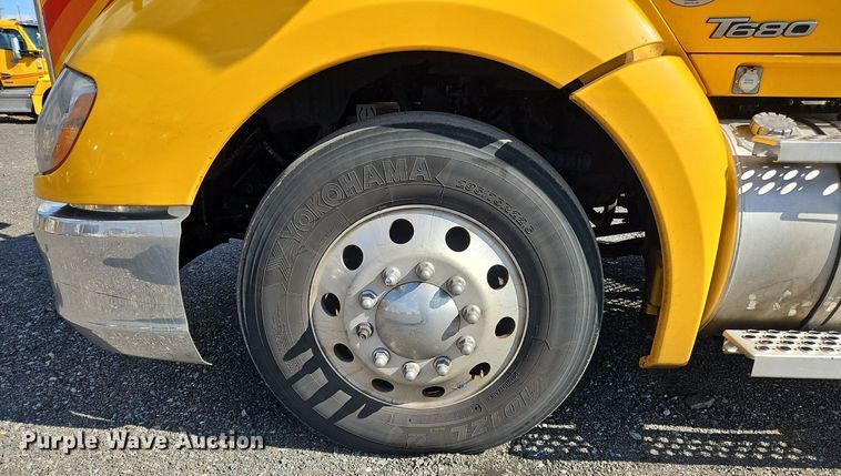 image for item OK9794 2020 Kenworth  T680 semi truck